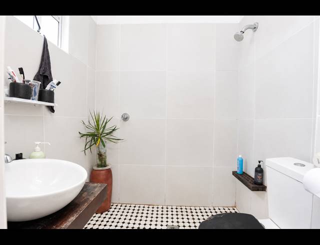 2 BEDROOM APARTMENT FOR SALE IN GLENWOOD